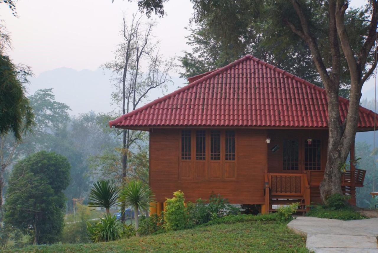 Baanrai Khunya บ้านไร่คุณย่า Ban Huai Maenam Noi Exteriör bild