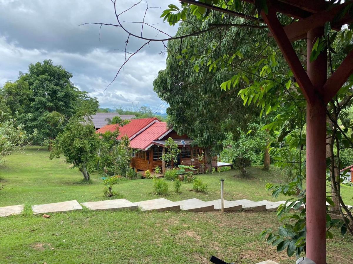 Baanrai Khunya บ้านไร่คุณย่า Ban Huai Maenam Noi Exteriör bild