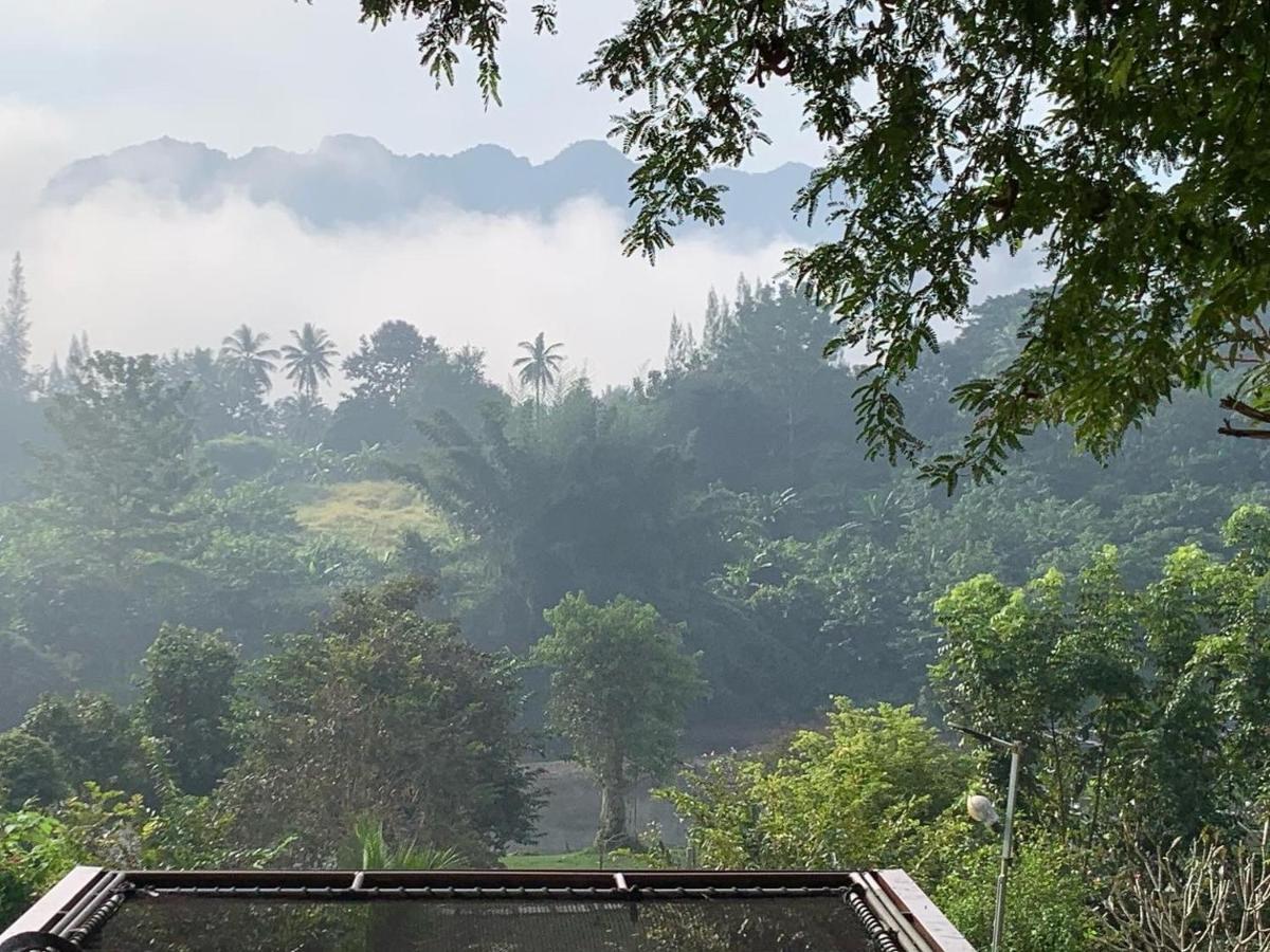 Baanrai Khunya บ้านไร่คุณย่า Ban Huai Maenam Noi Exteriör bild