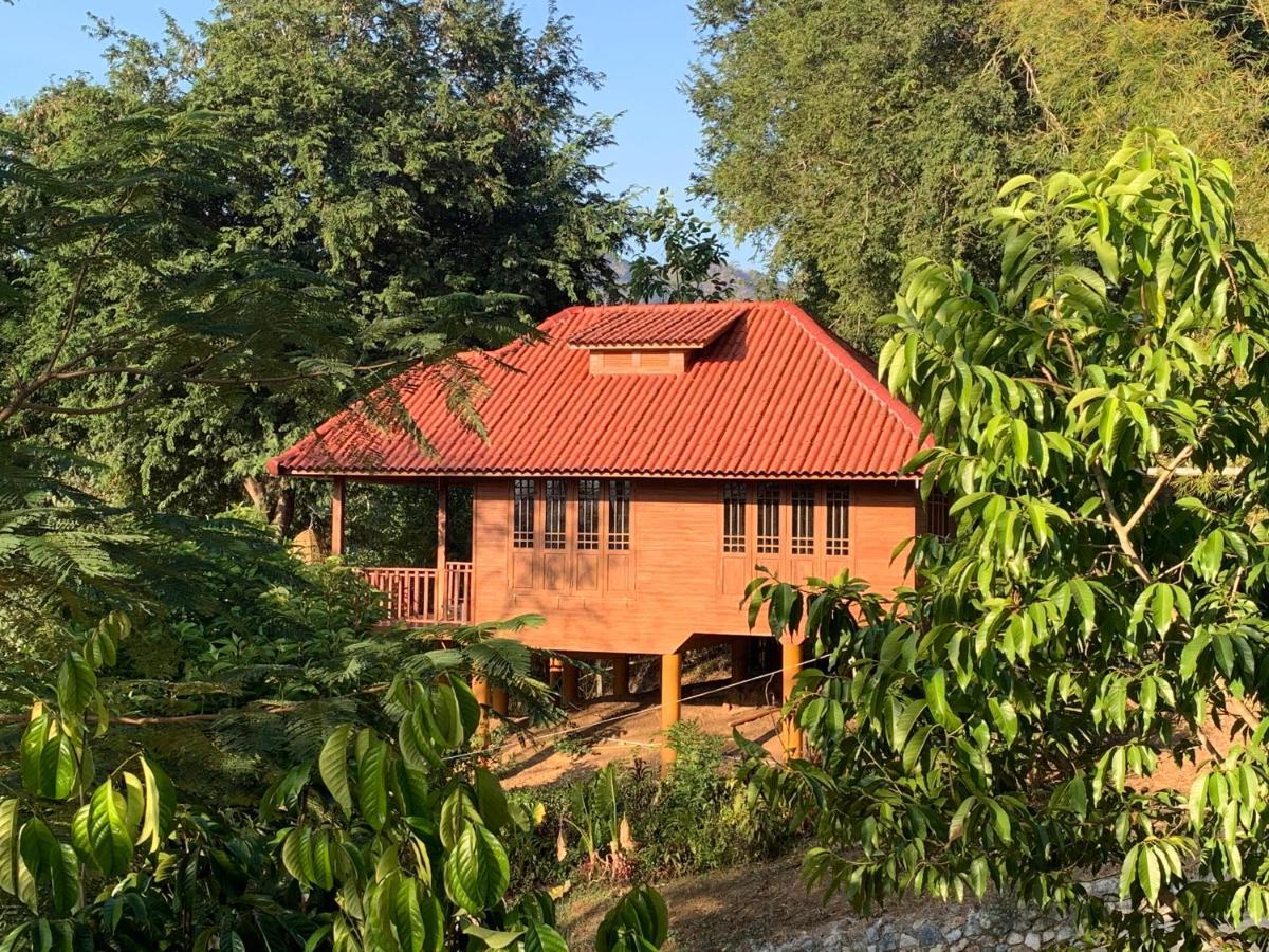Baanrai Khunya บ้านไร่คุณย่า Ban Huai Maenam Noi Exteriör bild