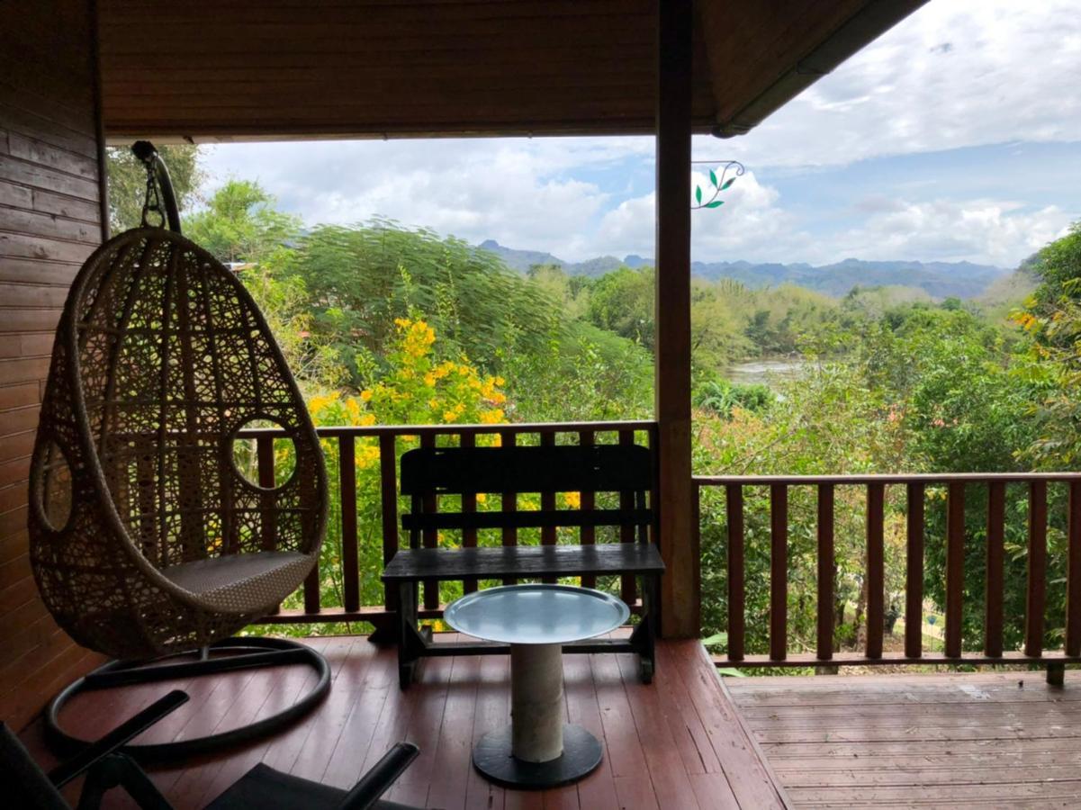 Baanrai Khunya บ้านไร่คุณย่า Ban Huai Maenam Noi Exteriör bild