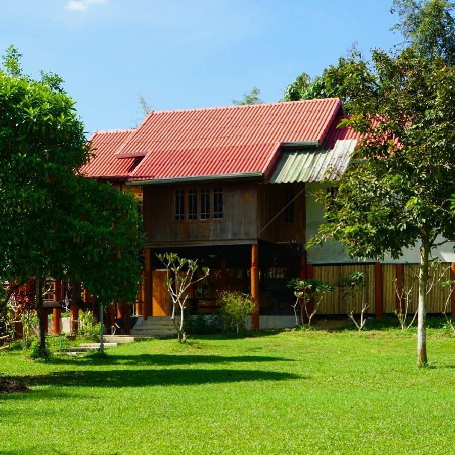 Baanrai Khunya บ้านไร่คุณย่า Ban Huai Maenam Noi Exteriör bild