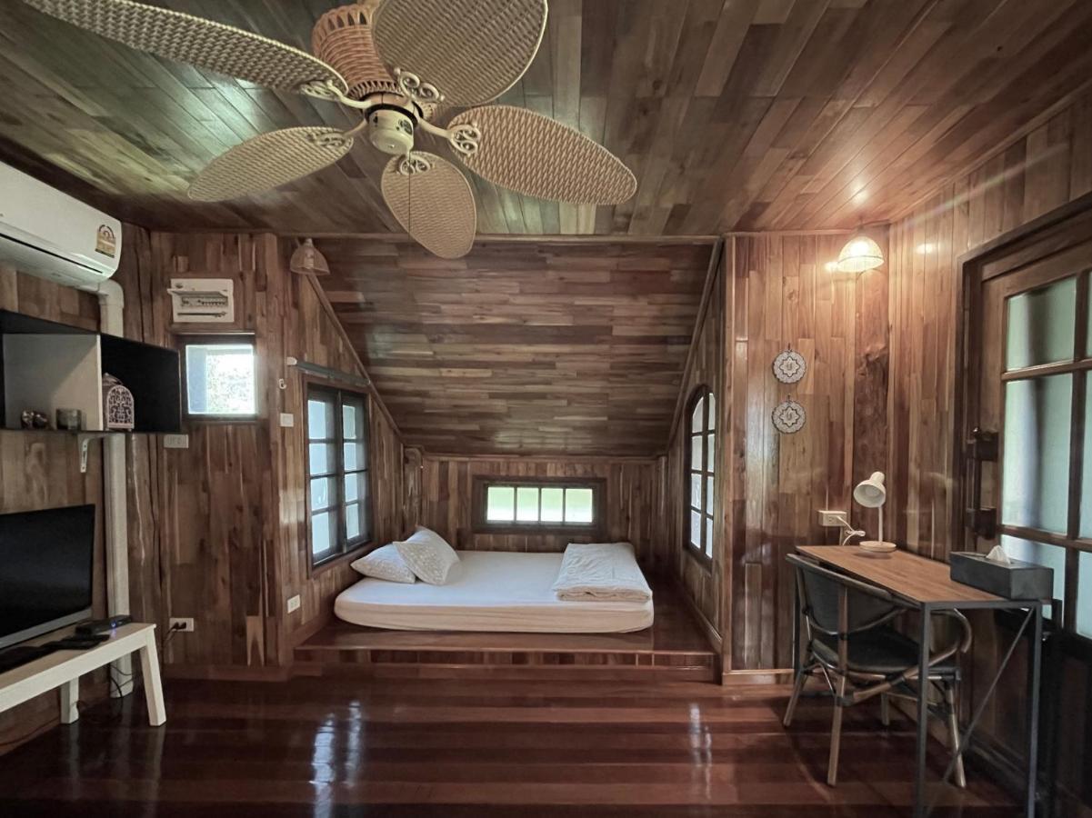 Baanrai Khunya บ้านไร่คุณย่า Ban Huai Maenam Noi Exteriör bild