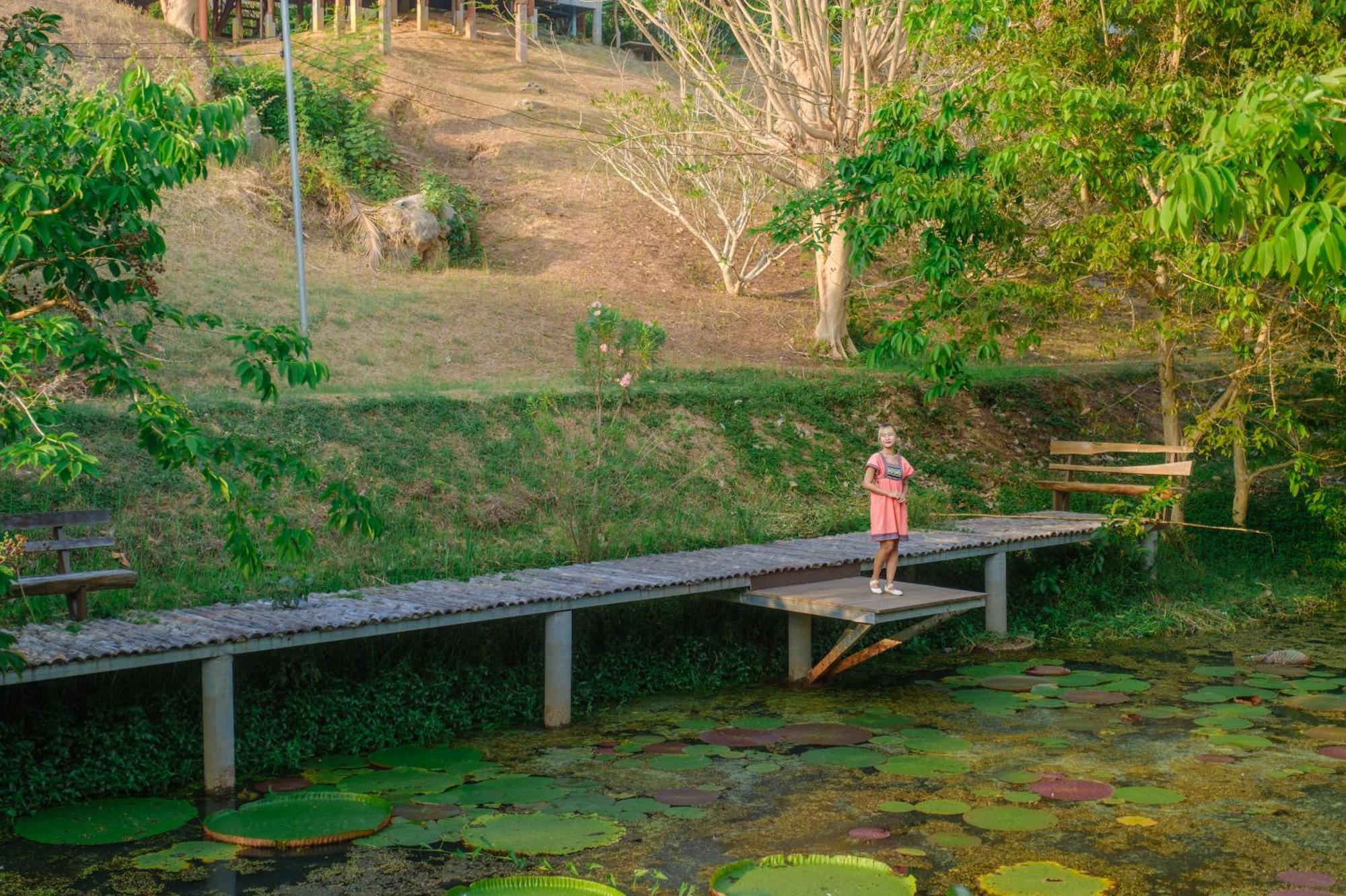 Baanrai Khunya บ้านไร่คุณย่า Ban Huai Maenam Noi Exteriör bild