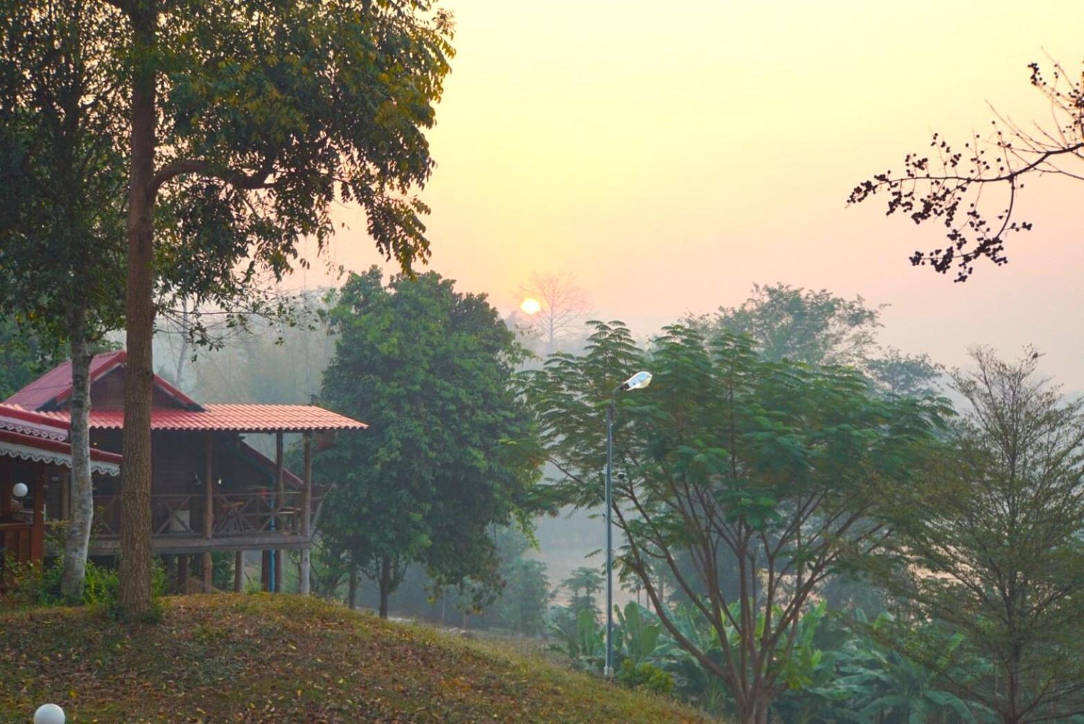 Baanrai Khunya บ้านไร่คุณย่า Ban Huai Maenam Noi Exteriör bild